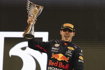 Red Bull mette le ali a Verstappen, campione del mondo in una stagione da 10